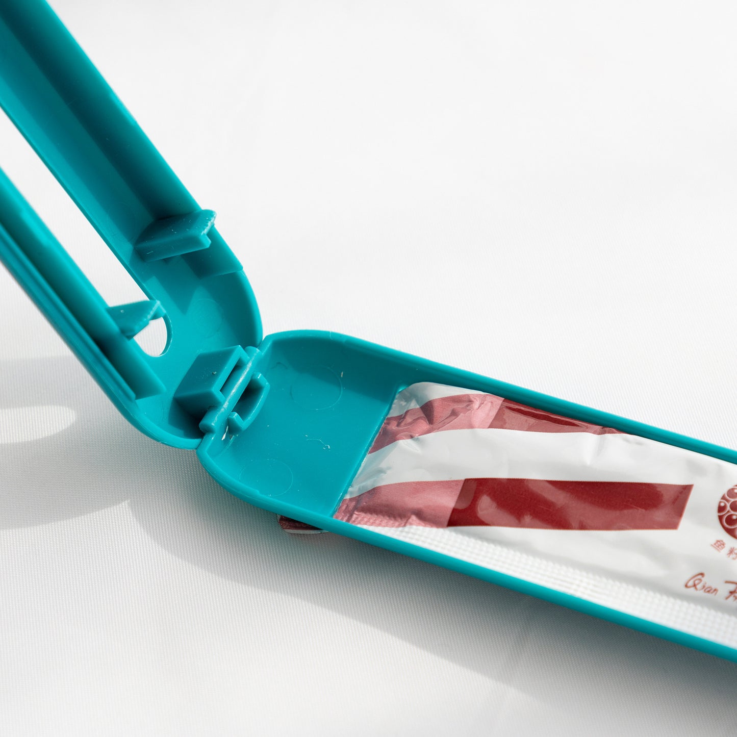 BichouShop – Futterlöffel für Katzenstreifen mit Ausdrückfunktion